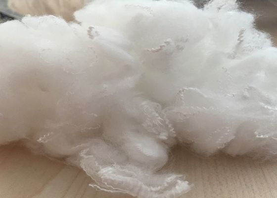 Φωτεινή ακατέργαστη άσπρη πρώτη ύλη πολυεστέρα 1.5dtex×38mm για την παραγωγή του νήματος γαντιών