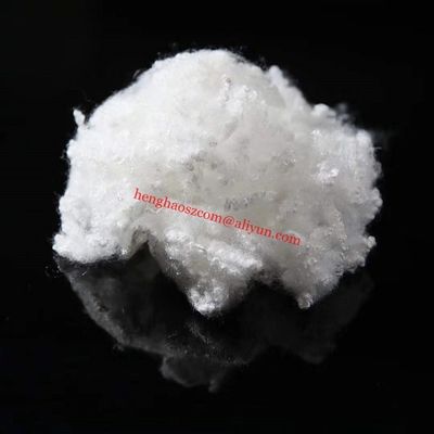 ίνα πολυεστέρα 7Dx64mm κοίλη κλιμένη Siliconized για την πλήρωση των κλινοστρωμνών και των επίπλων